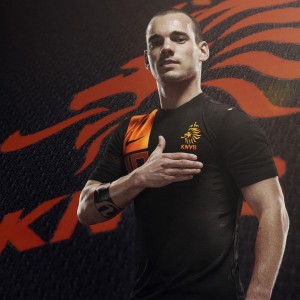 爱游戏品牌互动-中超赛季中断期球队纷纷前往海外拉练，中超 暂停