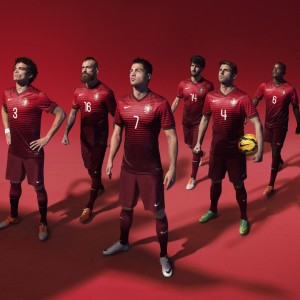 爱游戏平台-史上“最精彩”的团队合作：战术配合到极致的巅峰瞬间！，很棒的团队合作