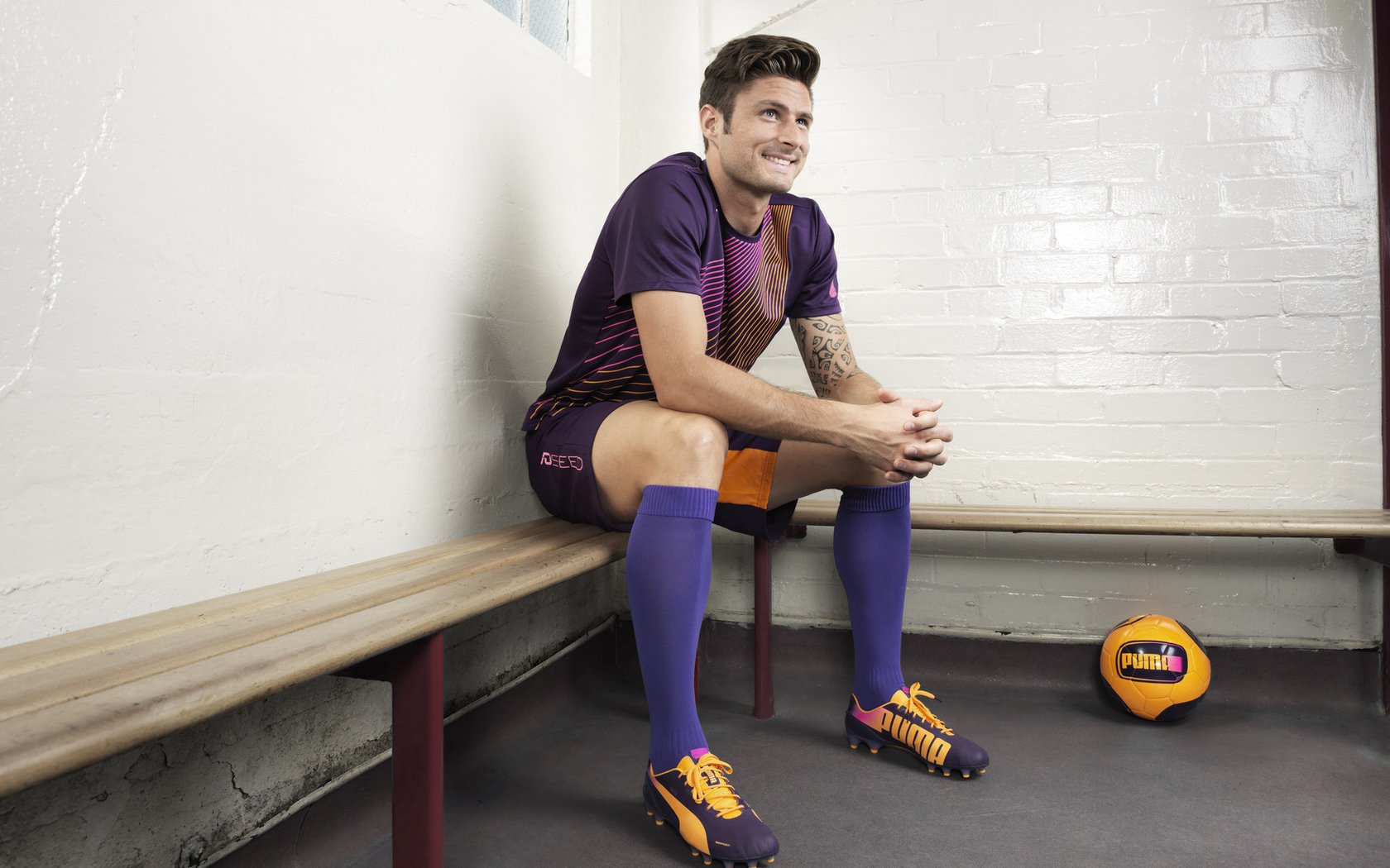 爱游戏手机版-拜仁慕尼黑球员在比赛中展现出色的进攻能力，夺得胜利，拜仁慕尼黑球队