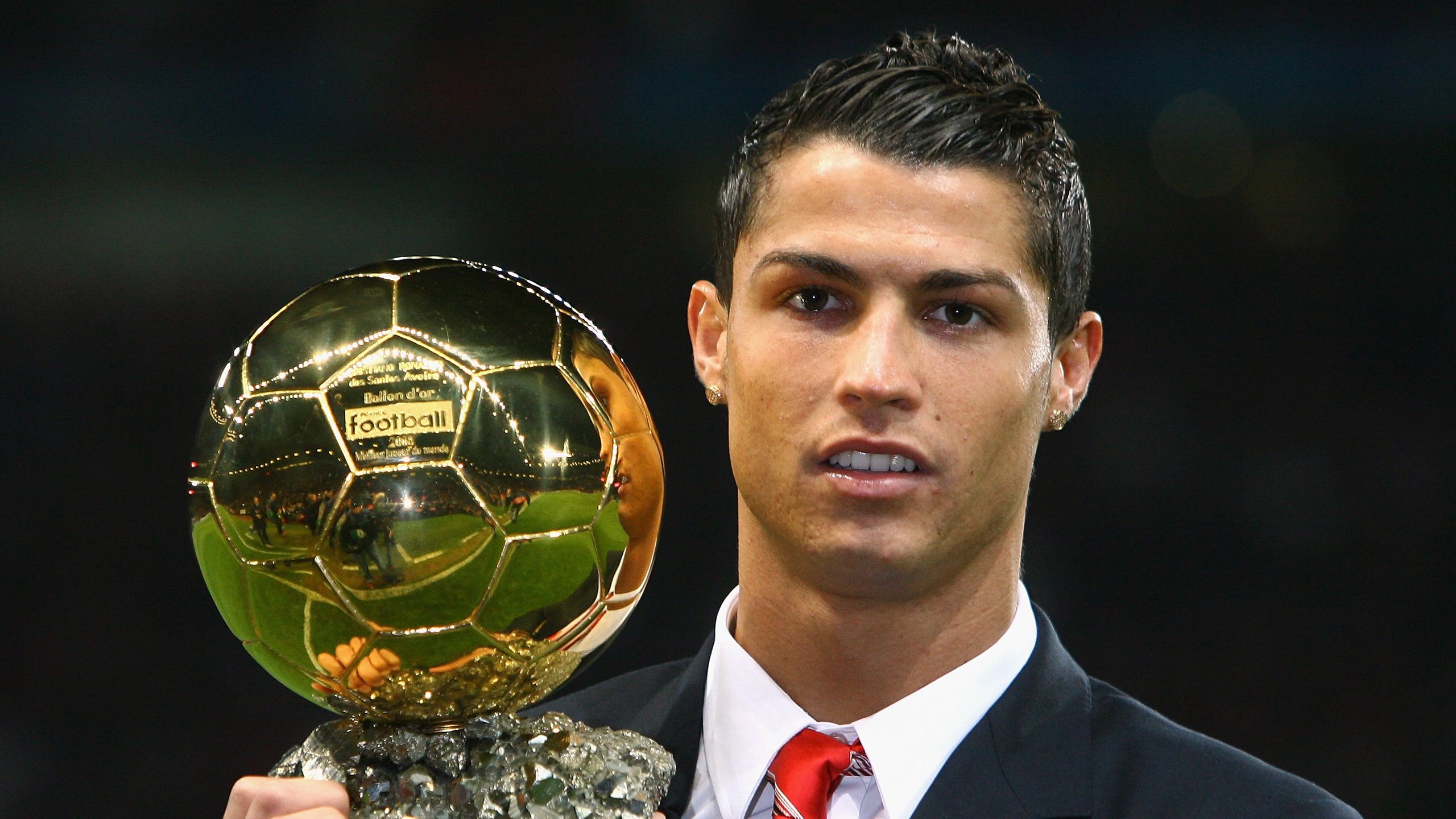 AYX爱游戏中国-曼联客场憾平热刺，B费点球失手成转折，曼联打热刺首发