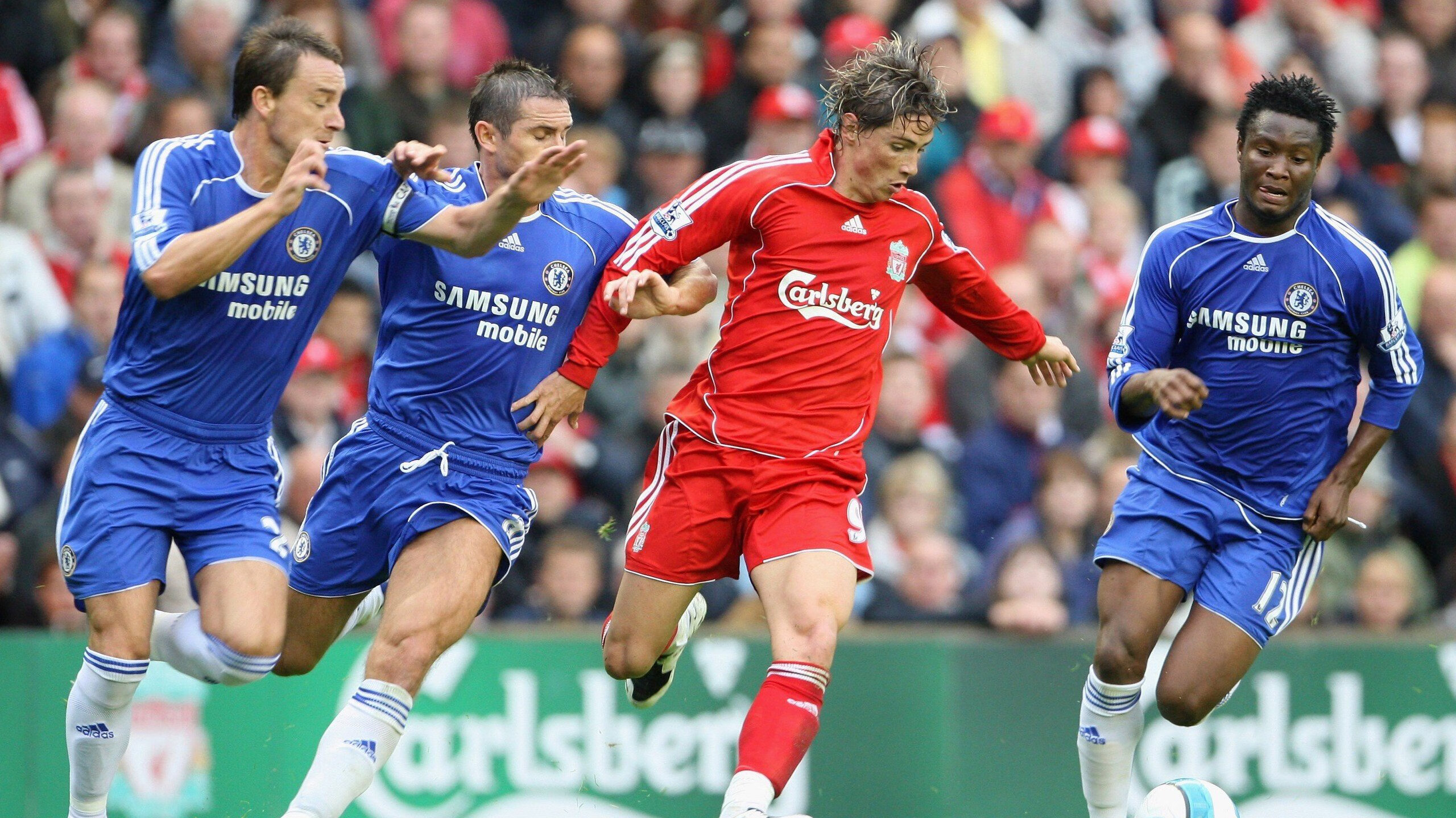 朗斯主场试图破门却不利踢皮，球队进攻乏力，朗斯集团